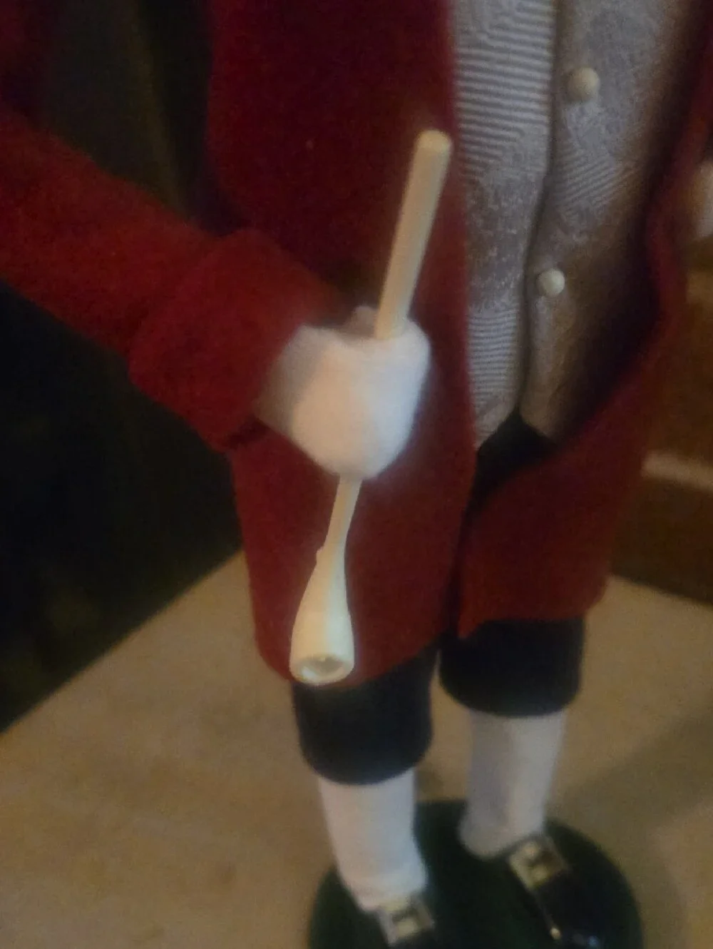 Red Coat Caroler Figurine Holiday Décor
